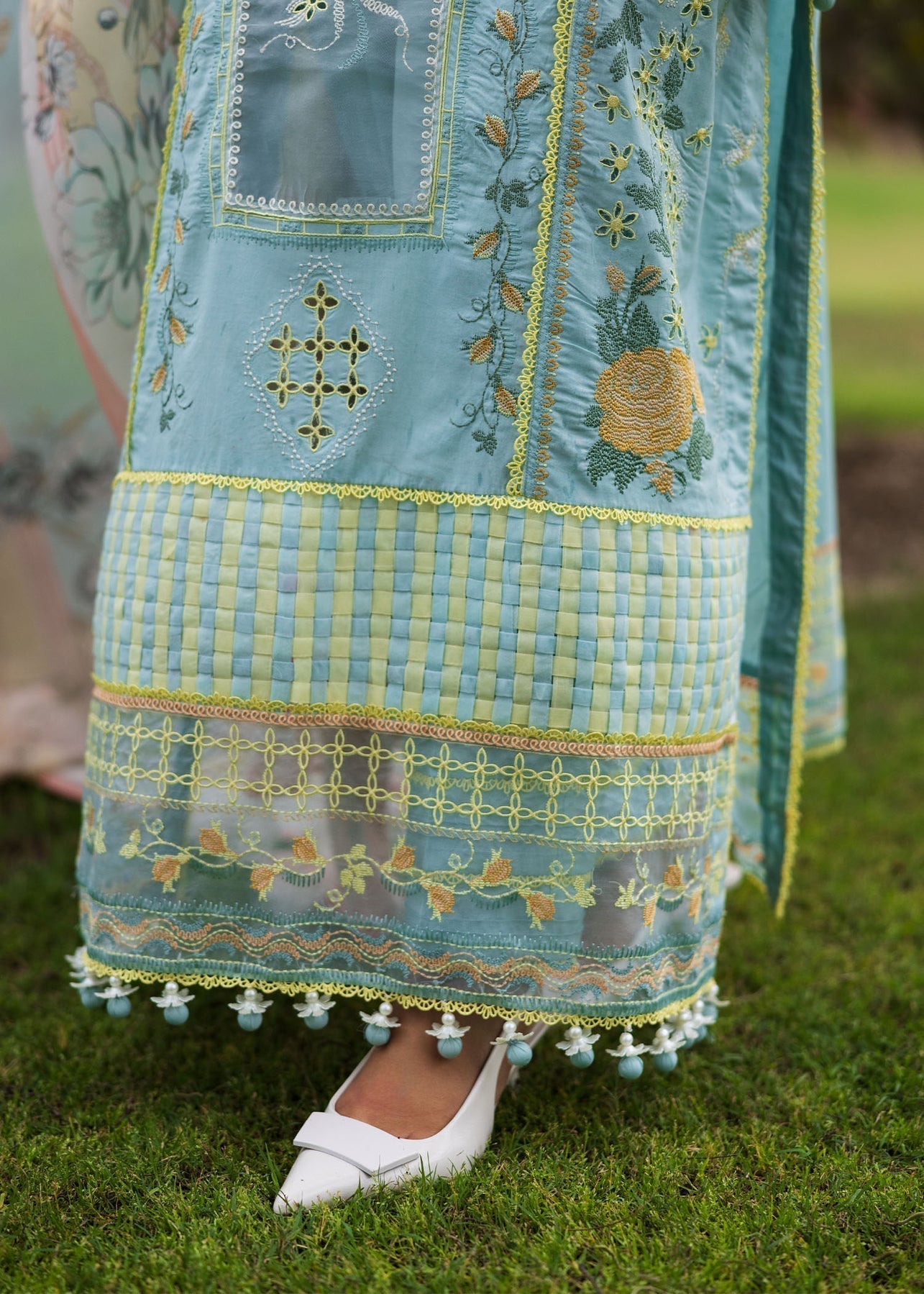 Paras by Pasha | Bloom and Beyond | Crystal Bloom XL Aqua Lawn