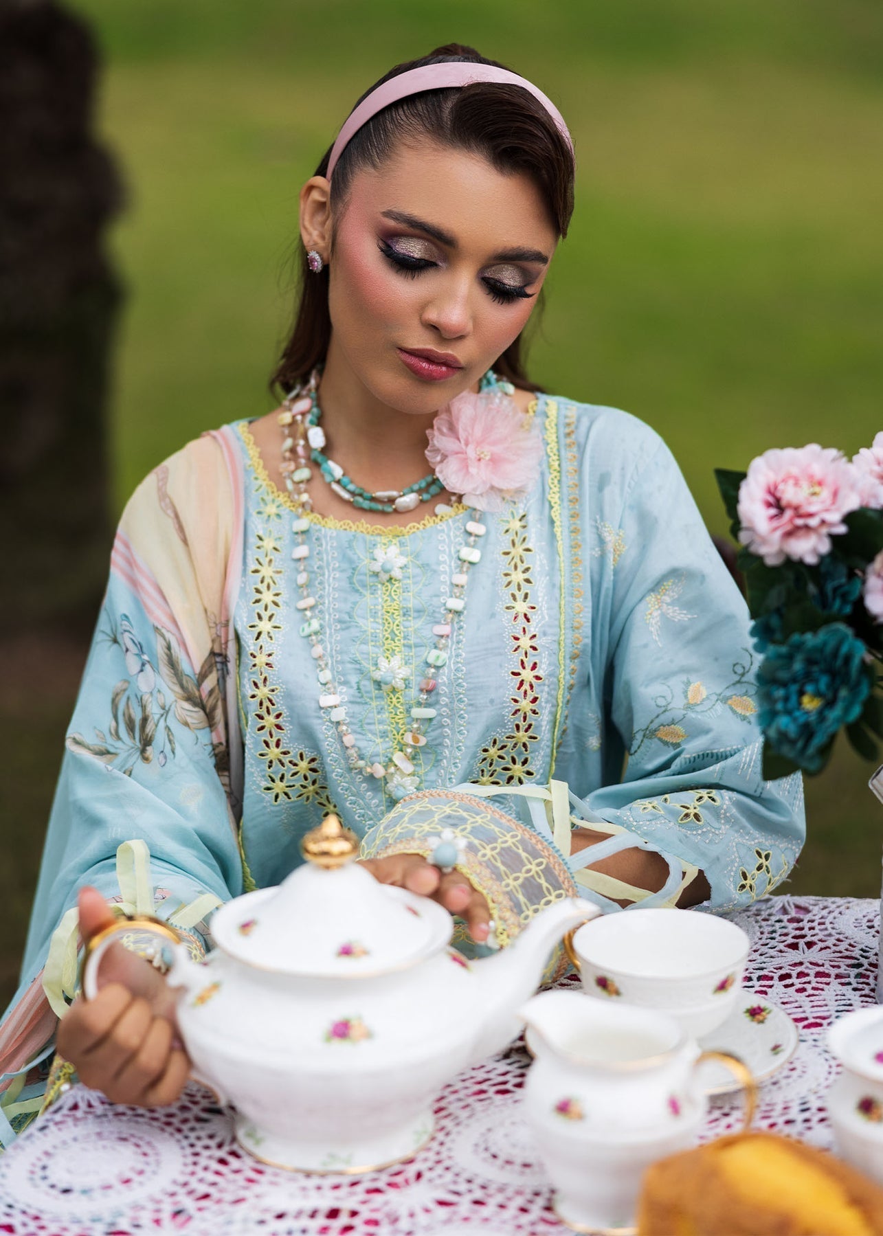 Paras by Pasha | Bloom and Beyond | Crystal Bloom M Aqua Lawn