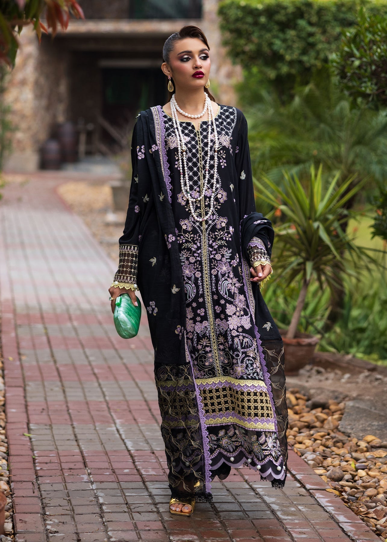 Paras by Pasha | Bloom and Beyond | Evening Bloom L Black Lawn