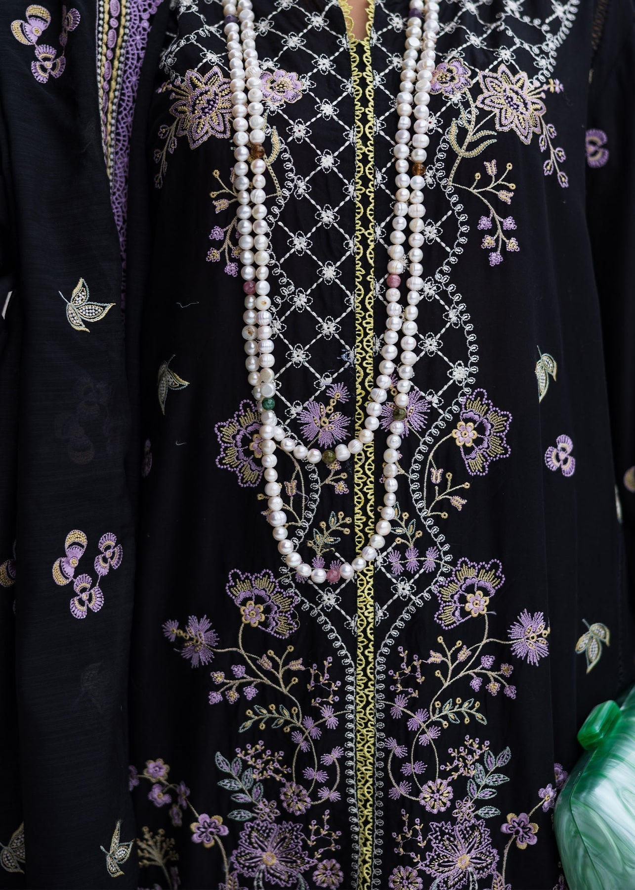 Paras by Pasha | Bloom and Beyond | Evening Bloom XL Black Lawn