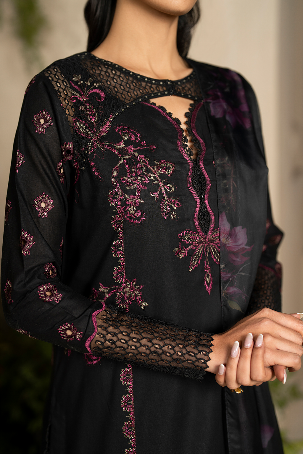 Iznik | Festive Lawn 25 | EFL-03 M Black Lawn