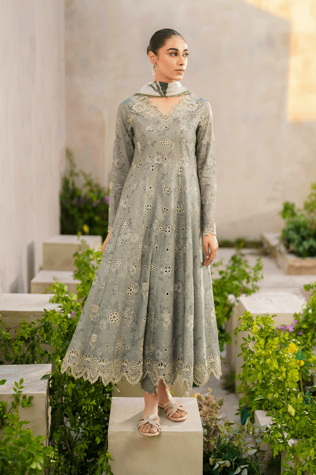 Iznik | Festive lawn 24 | SFL-10 - Pakistani Designer Dress - by Iznik | Type: Luxury - 100% Original at Saira Sultan