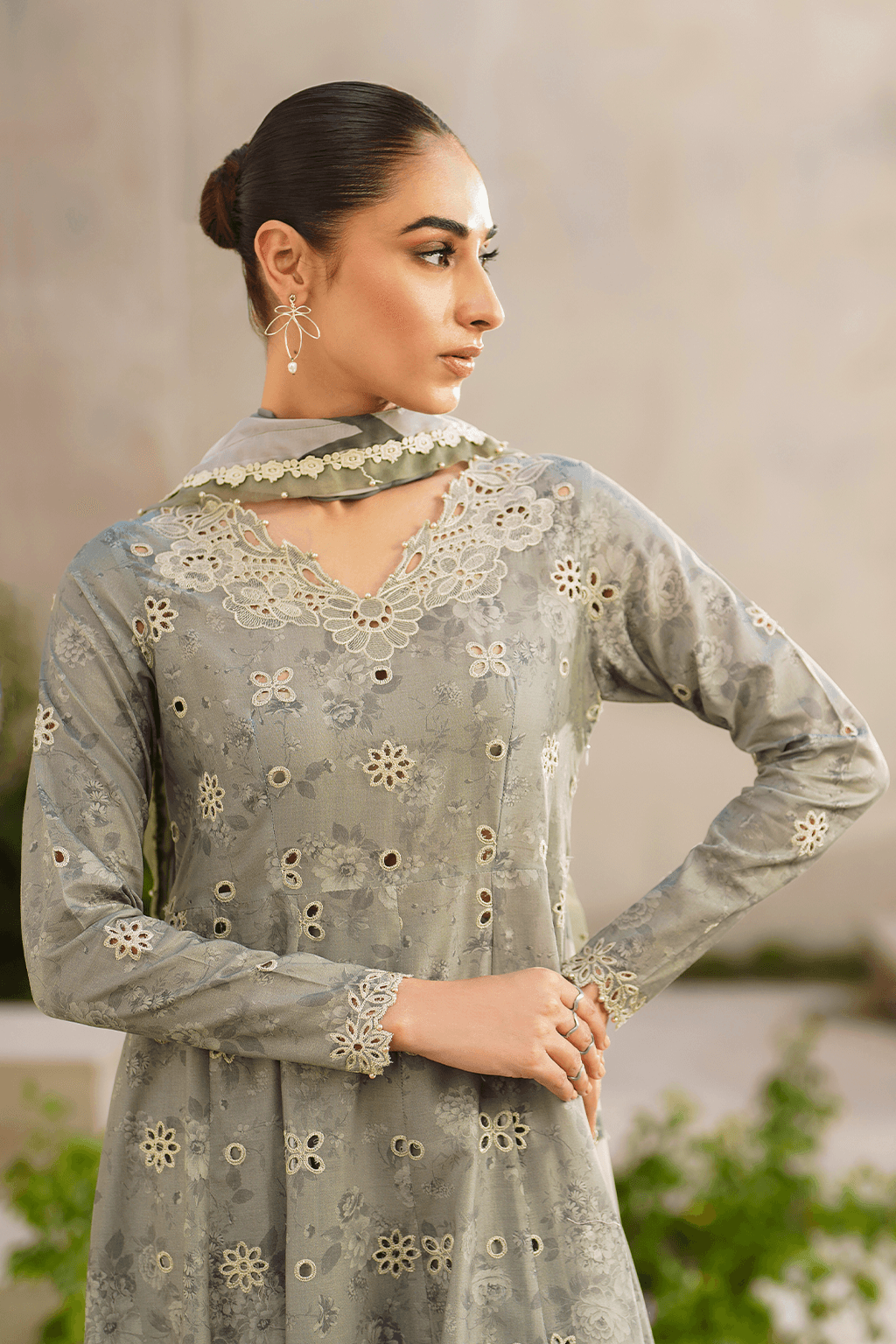 Iznik | Festive lawn 24 | SFL-10 - Pakistani Designer Dress - by Iznik | Type: Luxury - 100% Original at Saira Sultan