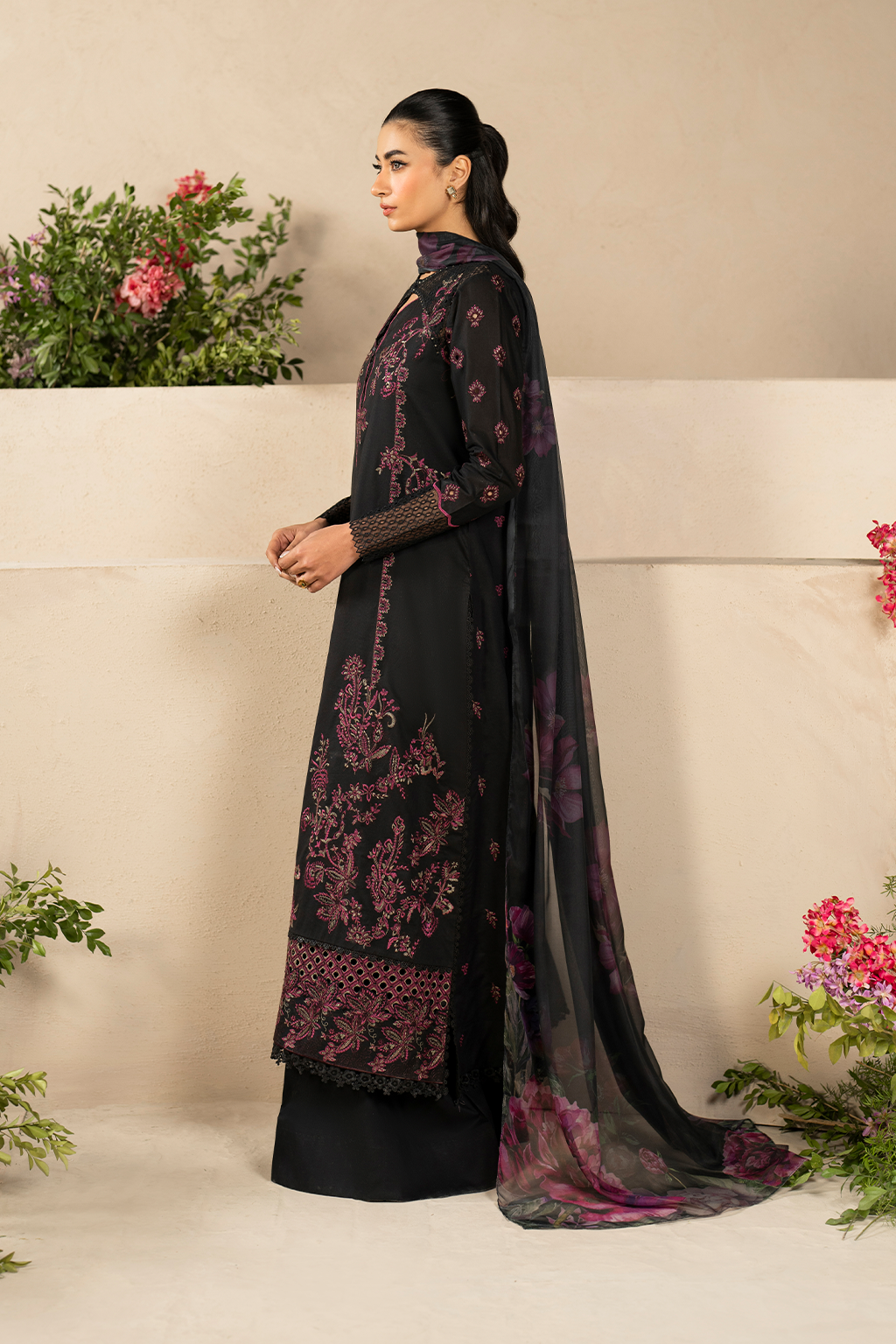 Iznik | Festive Lawn 25 | EFL-03 XL Black Lawn