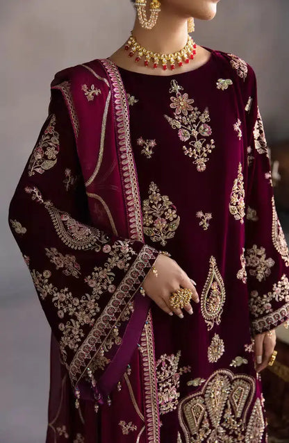 Emaan Adeel | Makhmal Velvet Edition 23 | MK-04 HAYAL - Pakistani Designer Dress - by Emaan Adeel | Type: Formal - 100% Original at Saira Sultan
