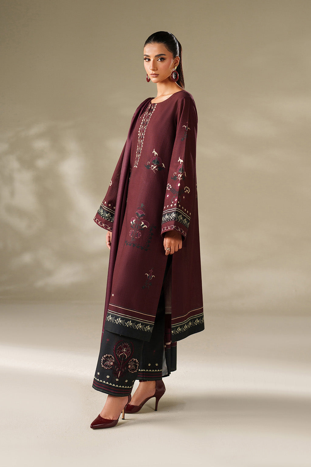 Iznik | Winter Chapter 25 | UE-570 Printed Khaddar by Iznik - Designer Dress - Type : Ladies Clothes - Available at Saira Sultan - 100% Original 