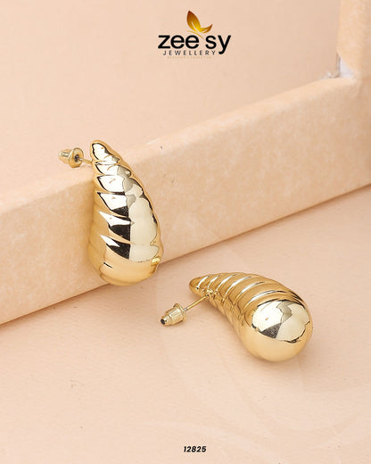 Hyperbola Drop Earrings Golden