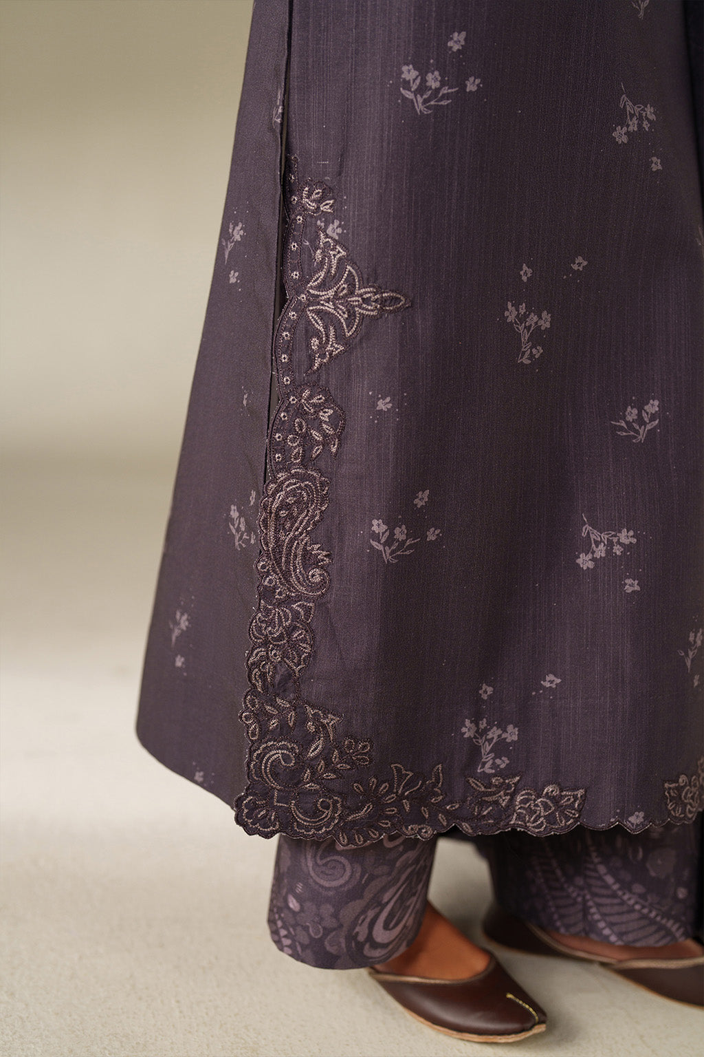 Iznik | Winter Chapter 25 | UE-558 Printed Khaddar by Iznik - Designer Dress - Type : Ladies Clothes - Available at Saira Sultan - 100% Original 