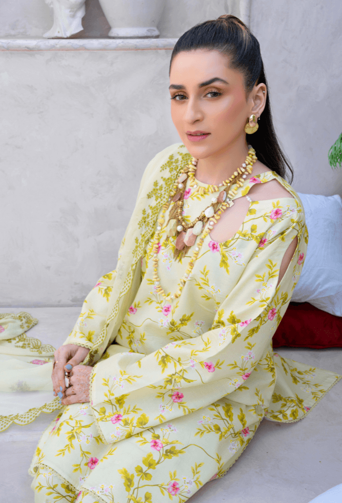 Humdum | Gardenia Lawn 24 | PLG 3 - D07 - Pakistani Designer Dress - by HumDum | Type: Luxury - 100% Original at Saira Sultan
