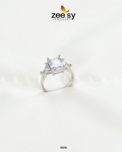 Dazzling Ring White