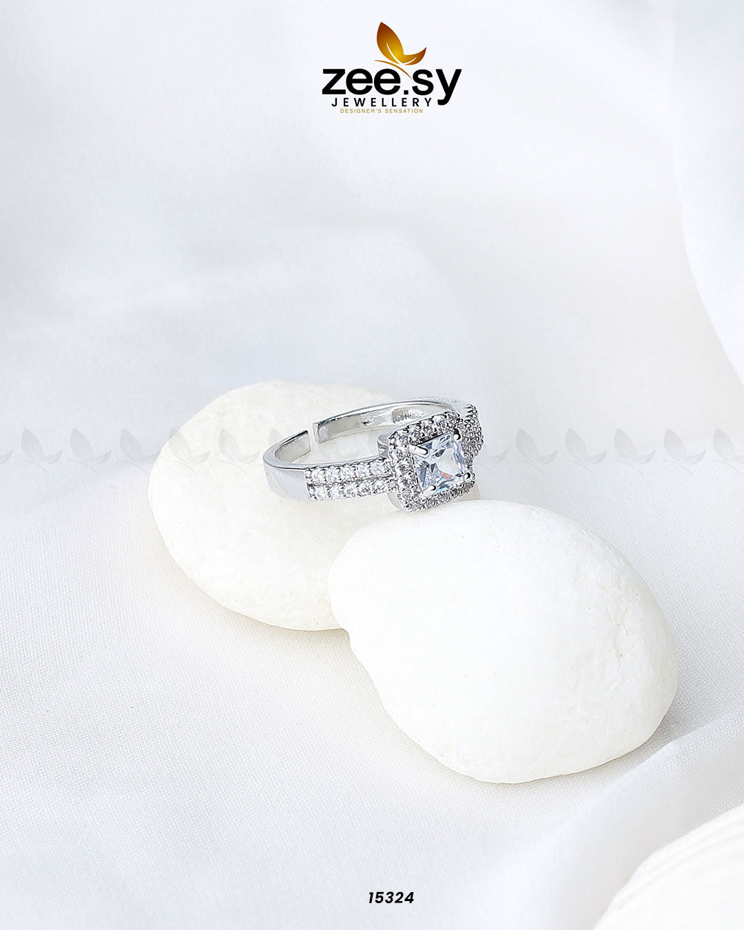 Lavish Zircon Ring Silver