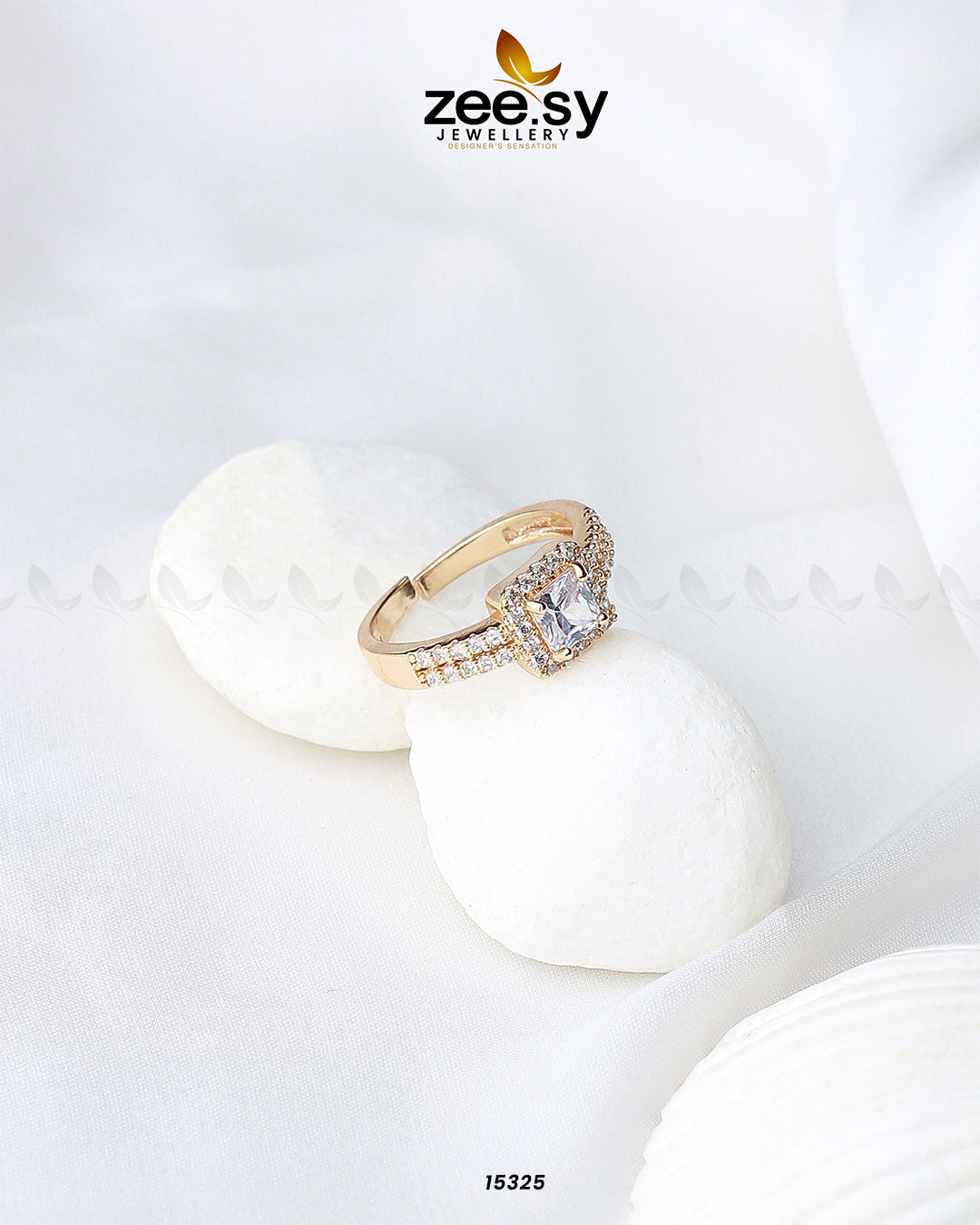 Lavish Zircon Ring Golden