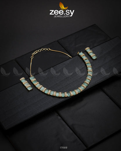 Shimmering Necklace Golden Mint Green