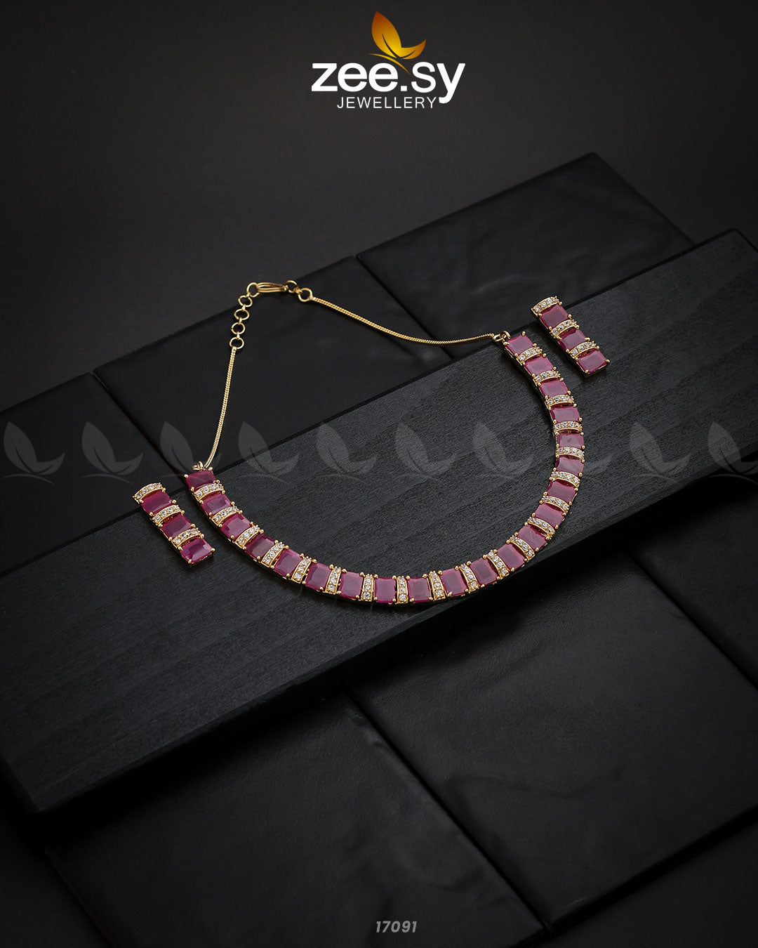 Shimmering Necklace Golden Ruby