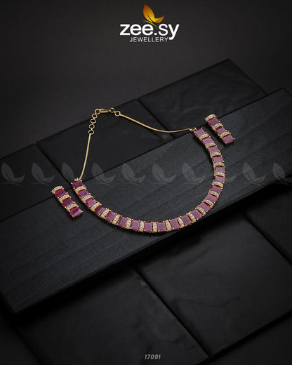 Shimmering Necklace Golden Ruby