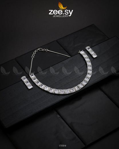 Shimmering Necklace Silver White