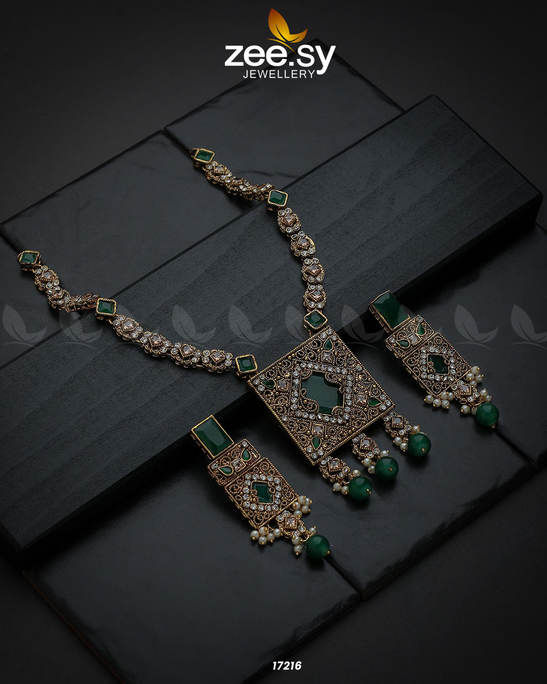 Captivating Crystals Necklace Golden Green