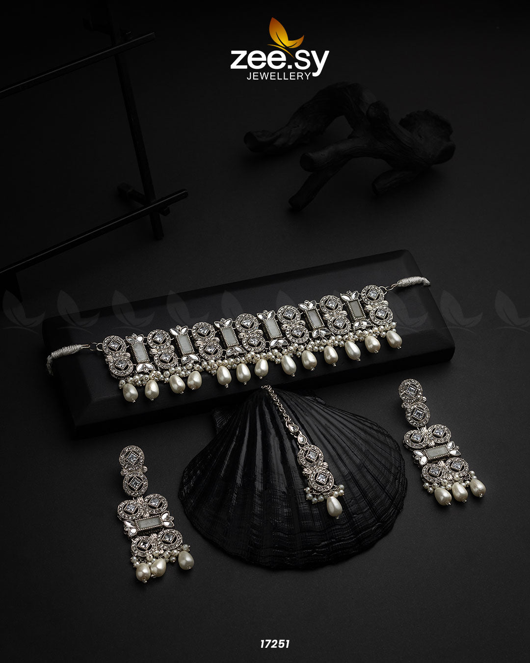 Infinite Necklace Silver White