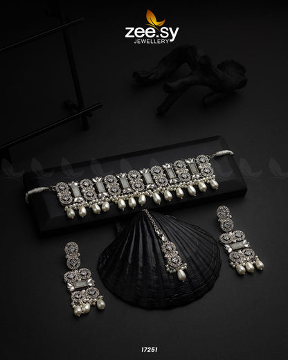 Infinite Necklace Silver White