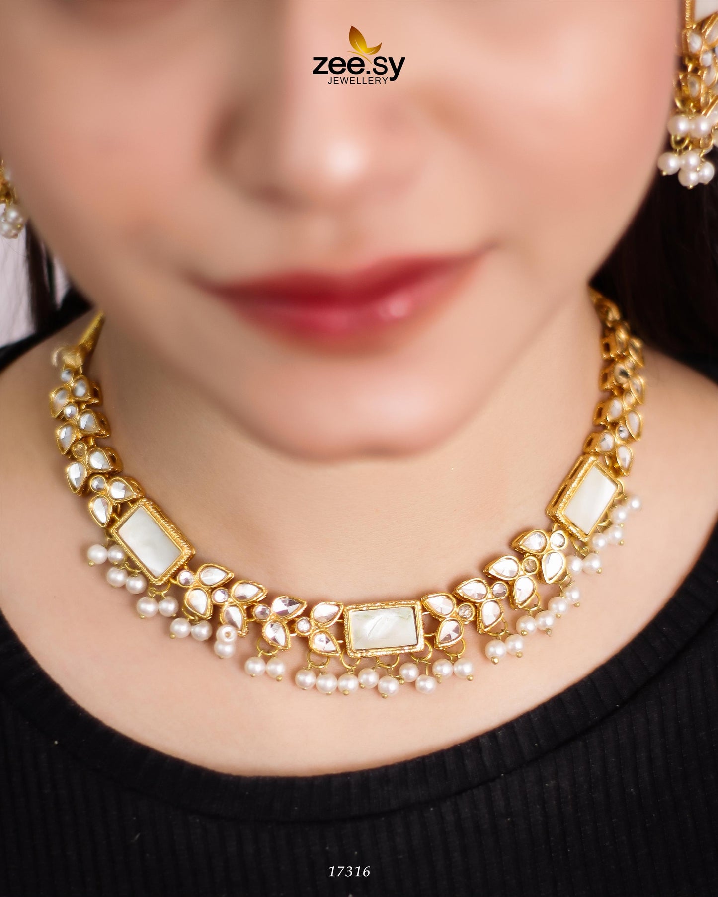 Stunning Necklace White