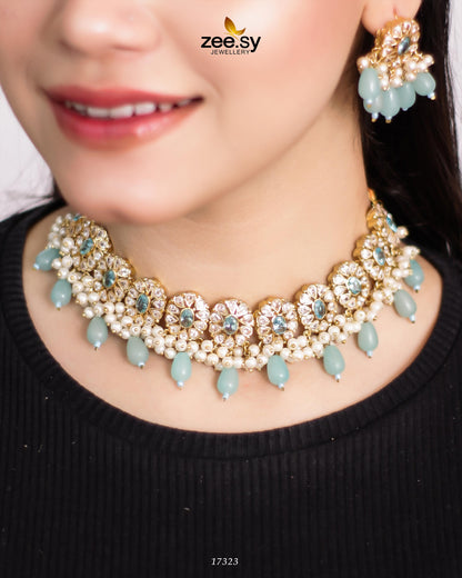 Blooming Flower Necklace Golden Feroza