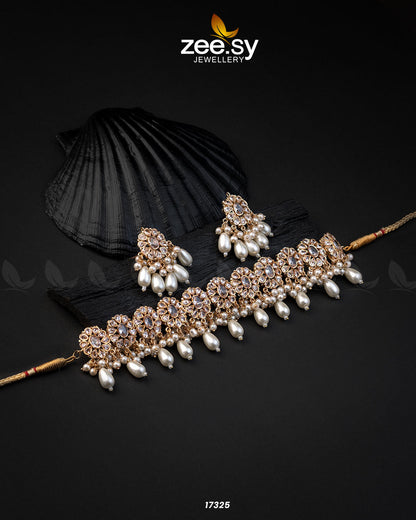 Blooming Flower Necklace Golden Pearl