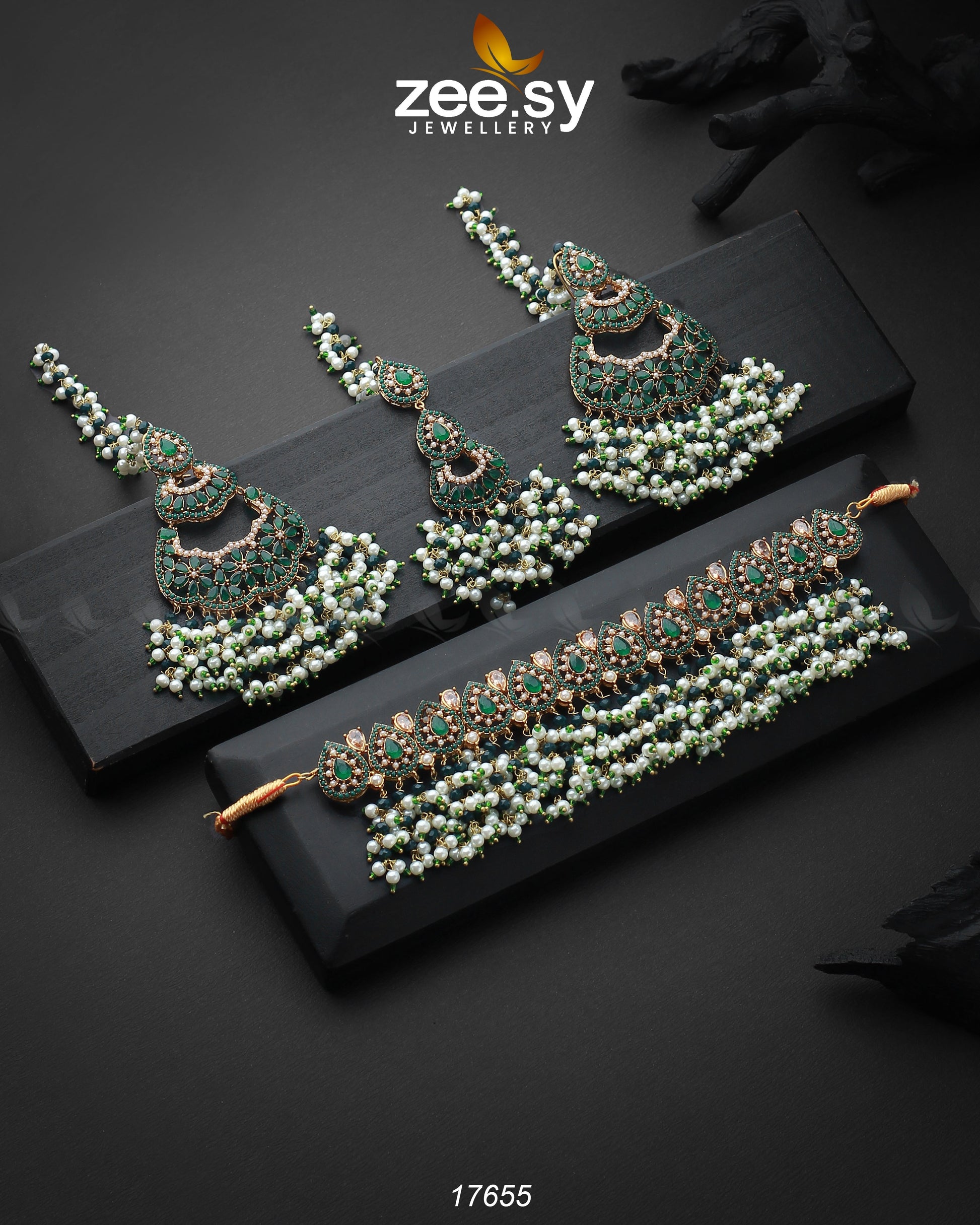 Amaira Chokar Necklace Set Green