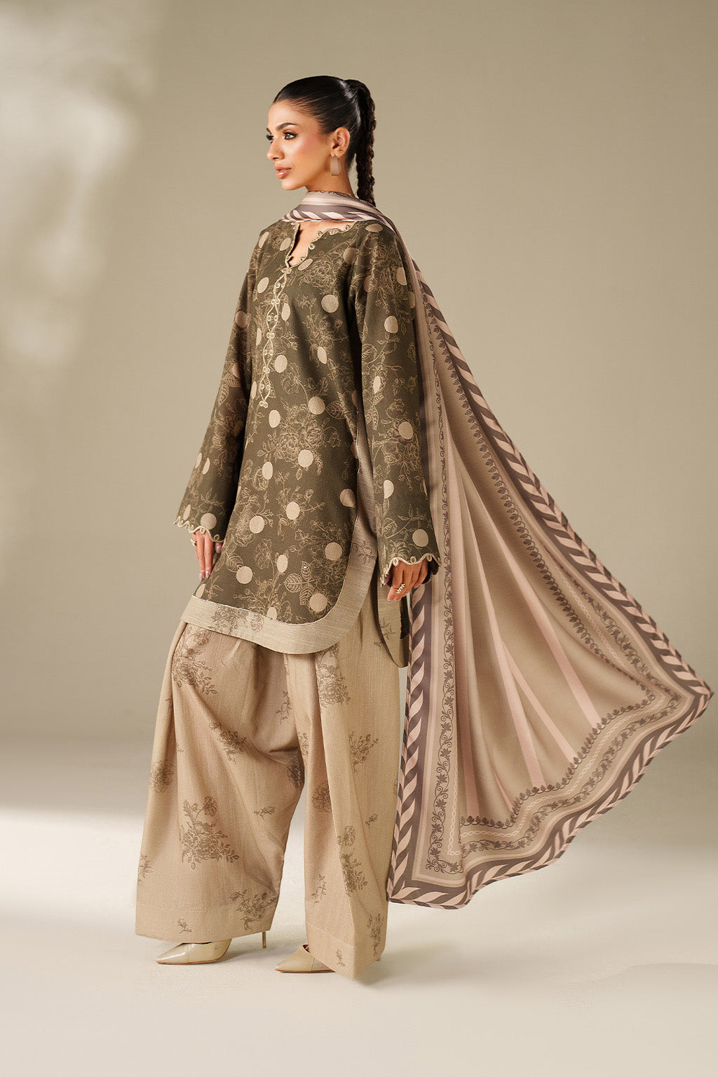 Iznik | Winter Chapter 25 | UE-565 Printed Khaddar by Iznik - Designer Dress - Type : Ladies Clothes - Available at Saira Sultan - 100% Original 