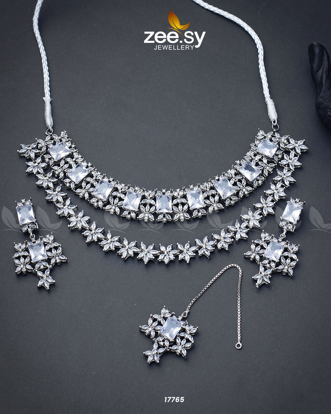 Streamline Necklace White