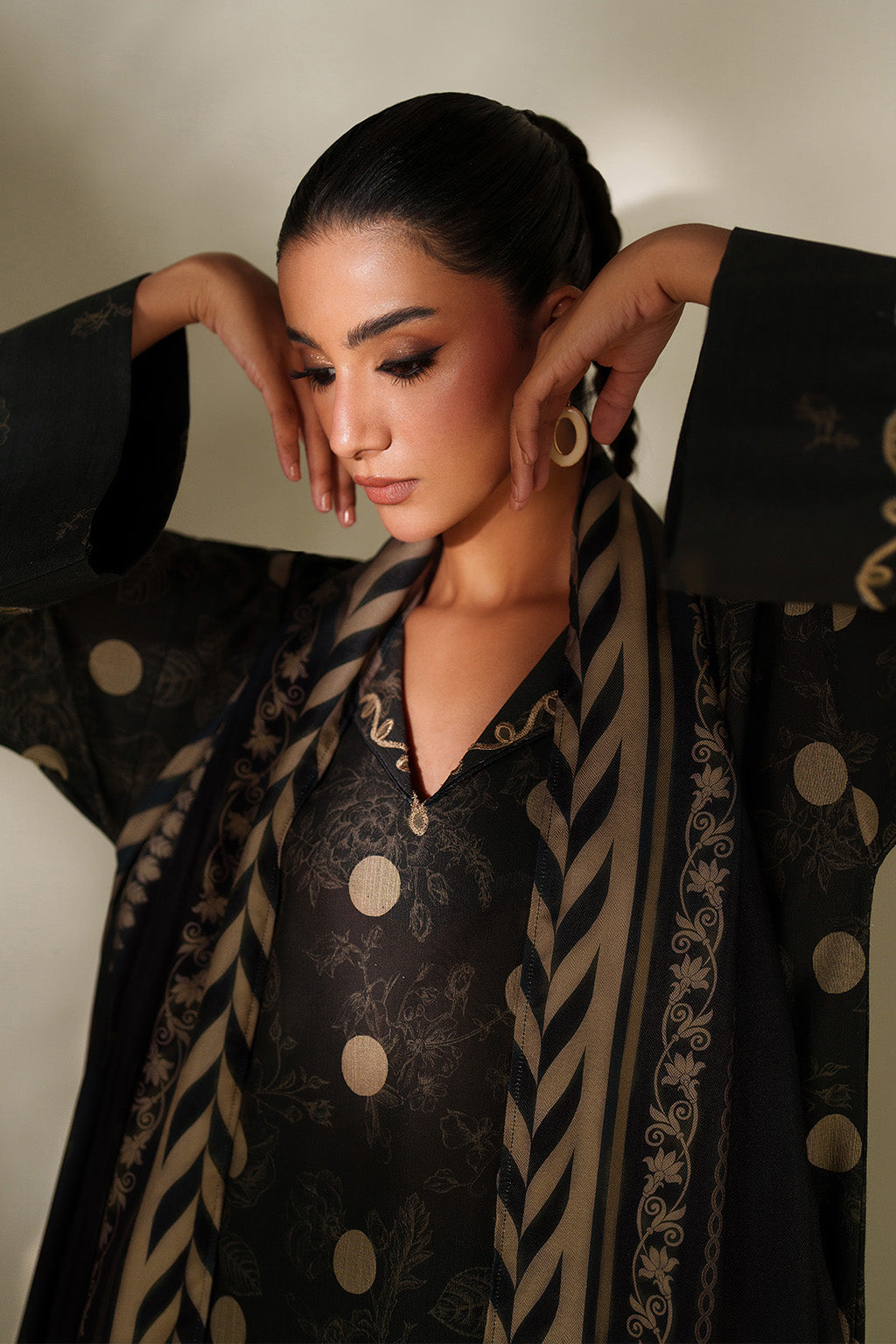 Iznik | Winter Chapter 25 | UE-571 Printed Khaddar by Iznik - Designer Dress - Type : Ladies Clothes - Available at Saira Sultan - 100% Original 