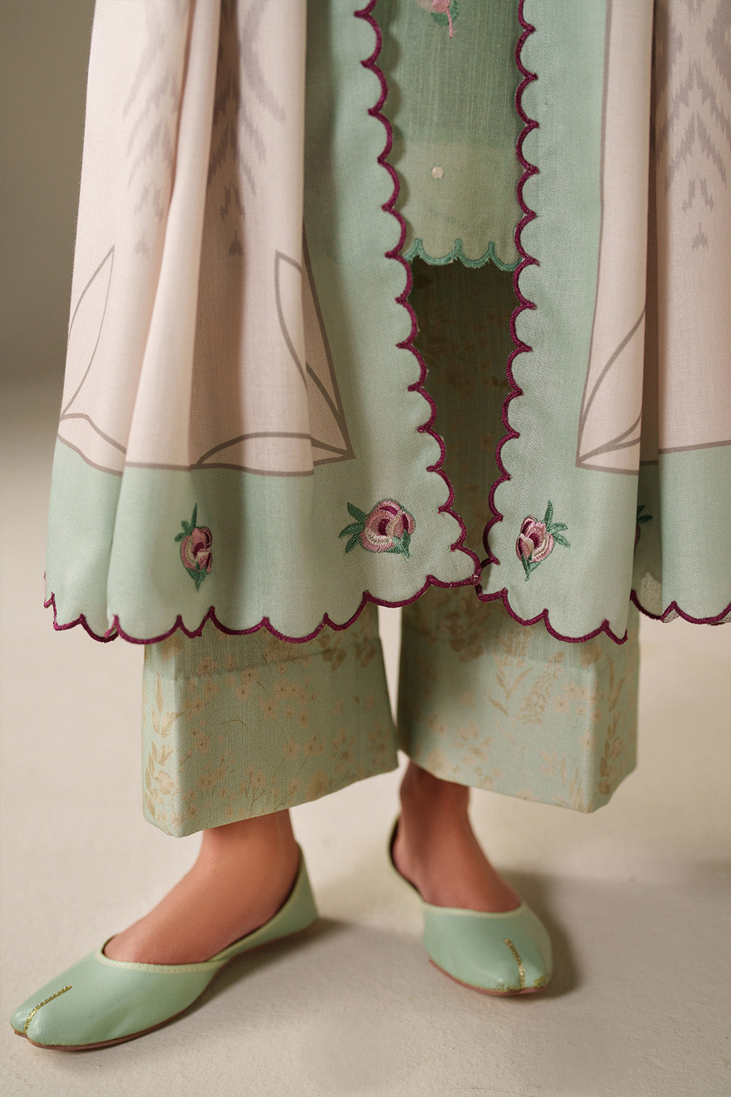 Iznik | Winter Chapter 25 | UE-563 Printed Khaddar by Iznik - Designer Dress - Type : Ladies Clothes - Available at Saira Sultan - 100% Original 