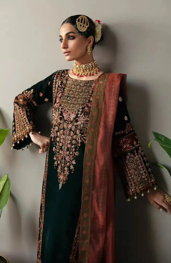 Emaan Adeel | Makhmal Velvet Edition 23 | MK-06 VERSHA - Pakistani Designer Dress - by Emaan Adeel | Type: Formal - 100% Original at Saira Sultan