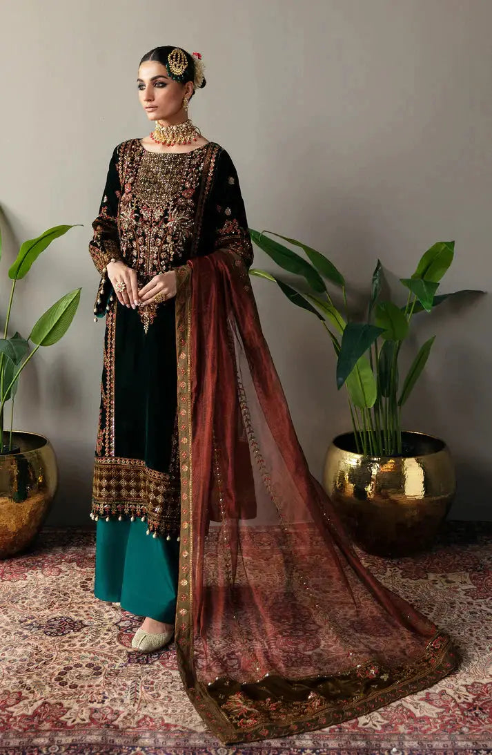Emaan Adeel | Makhmal Velvet Edition 23 | MK-06 VERSHA - Pakistani Designer Dress - by Emaan Adeel | Type: Formal - 100% Original at Saira Sultan