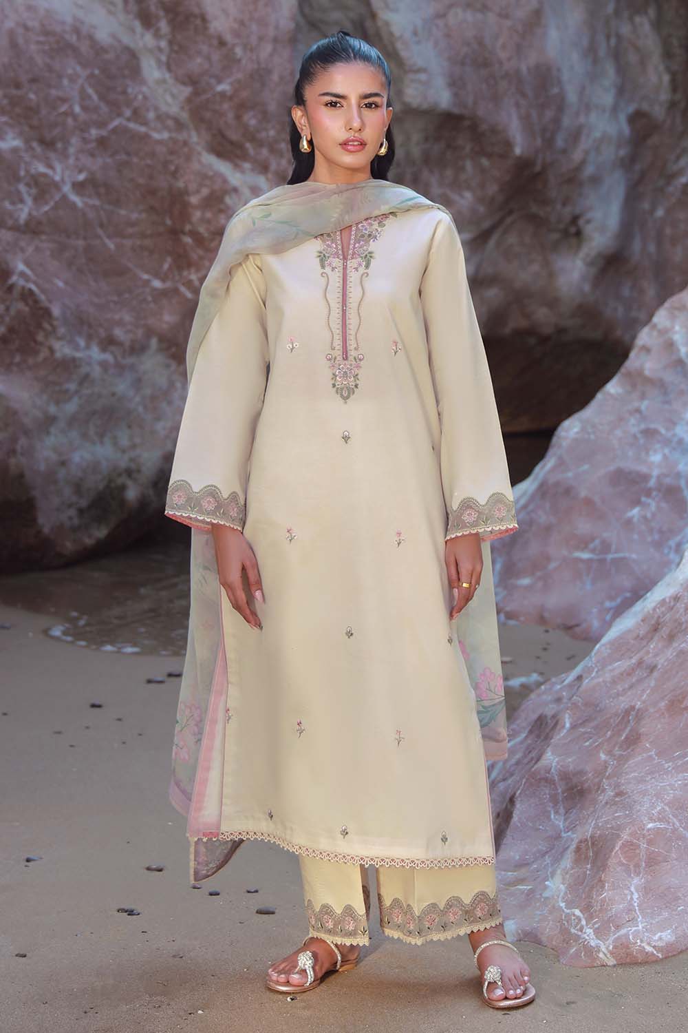 Seran | Afsanah Lawn 25 | AYLIN XS Ivory Lawn