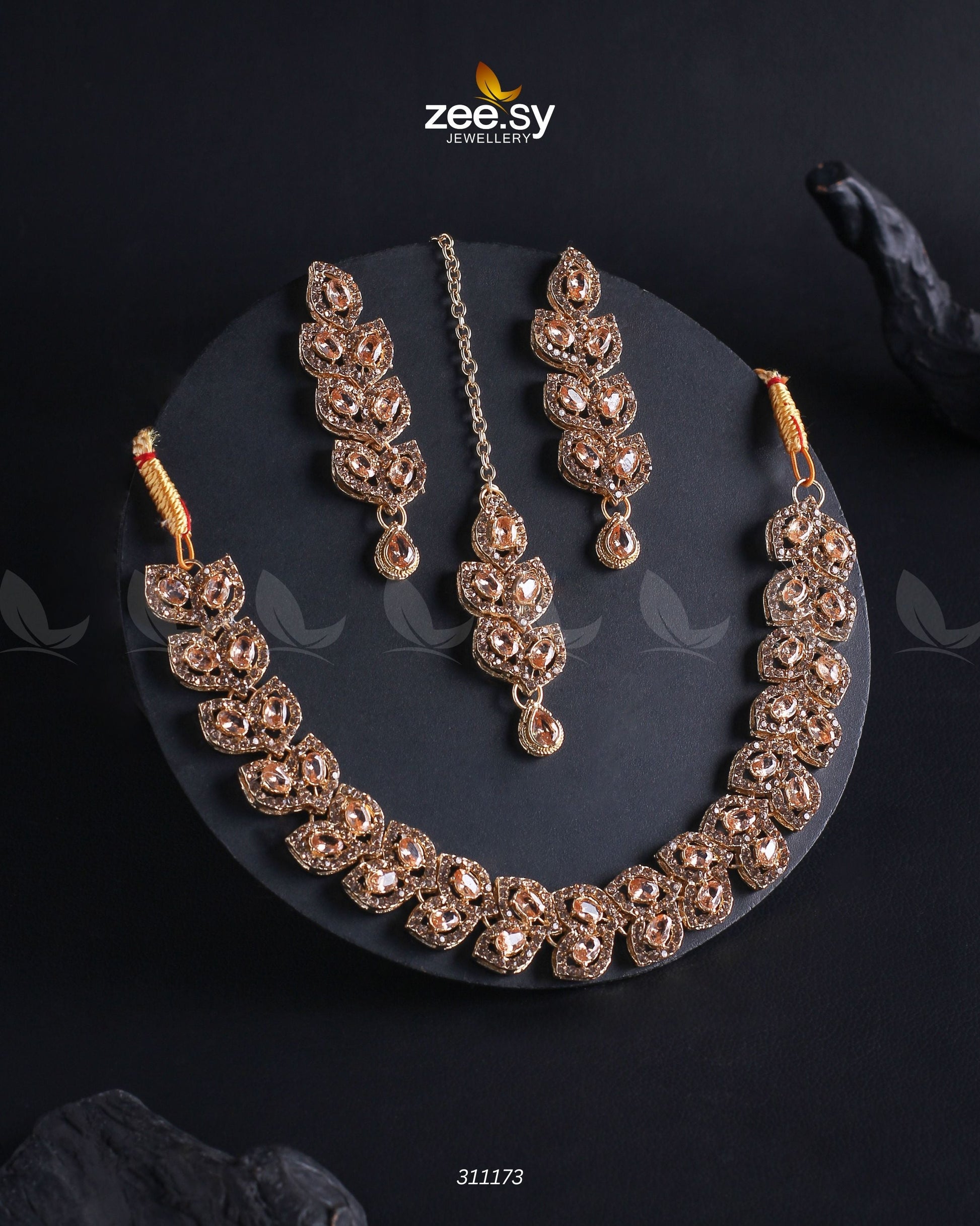 Elara Necklace Golden Champagne