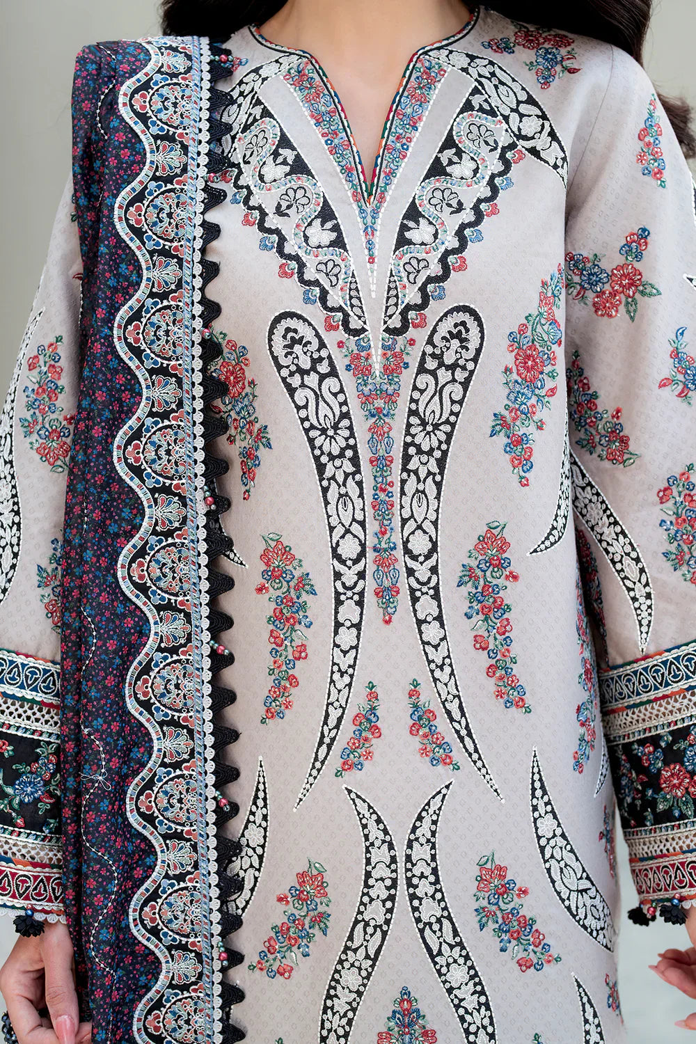 Jazmin | Shahkaar Luxury Lawn 25 | SL25-D7 M Taupe Lawn