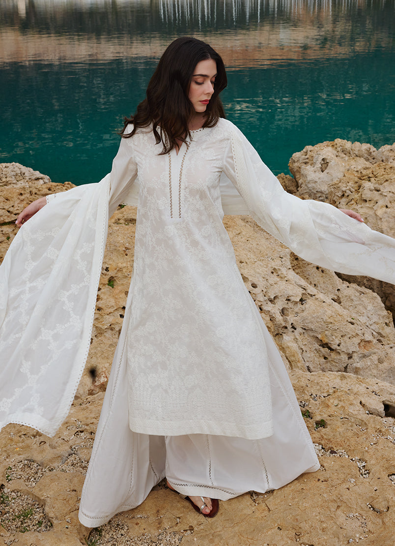 Image | Lawnkari 25 | Nour M White Cotton Lawn