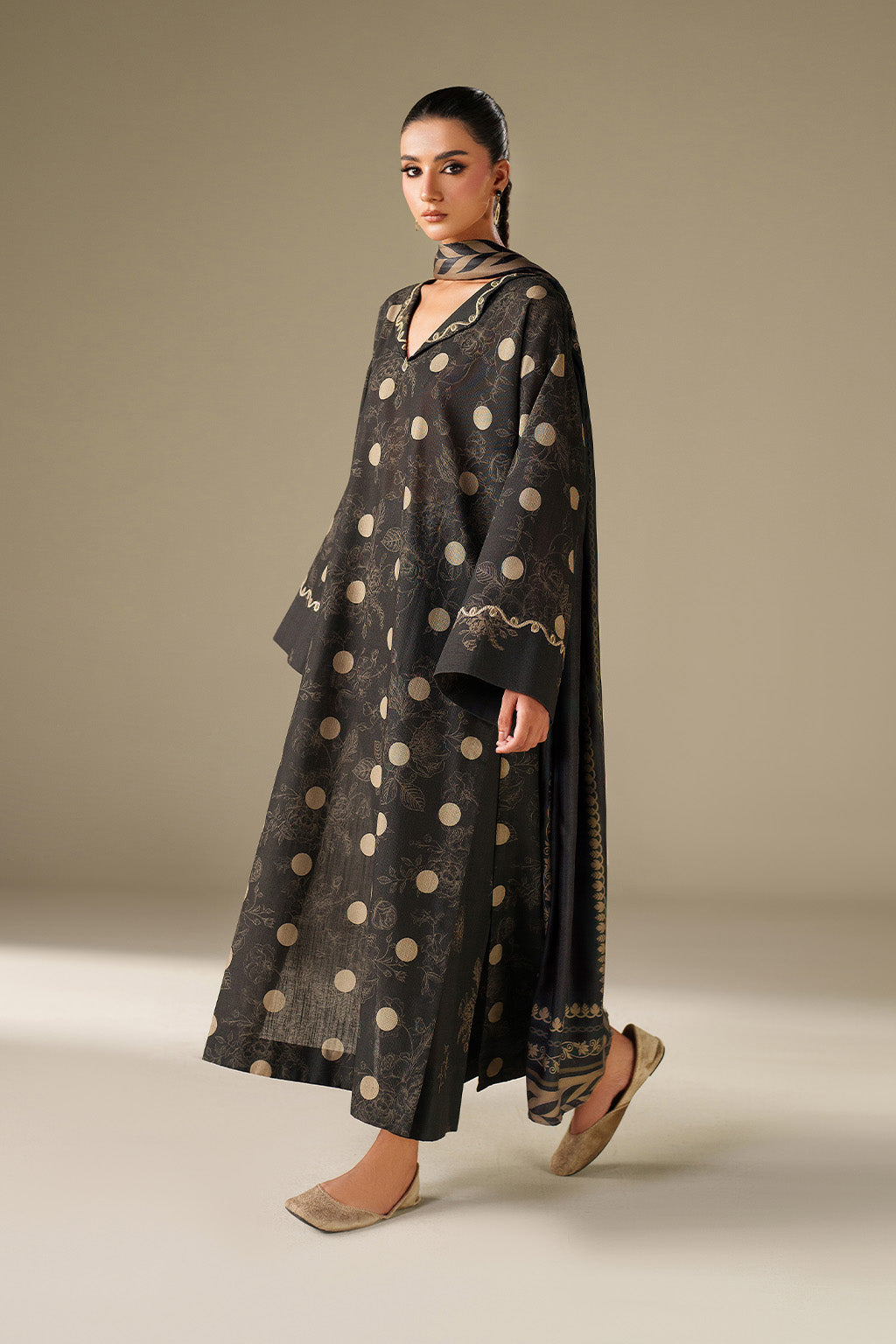 Iznik | Winter Chapter 25 | UE-571 Printed Khaddar by Iznik - Designer Dress - Type : Ladies Clothes - Available at Saira Sultan - 100% Original 