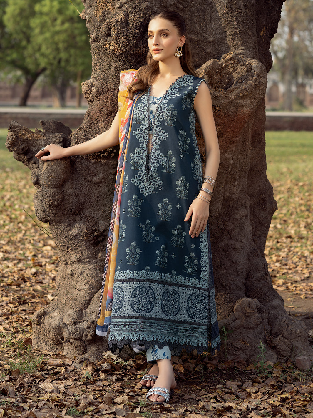 Bin Ilyas | Naqsh Naaz Luxury Lawn 25 | 2082 - B XS Midnight Blue Lawn