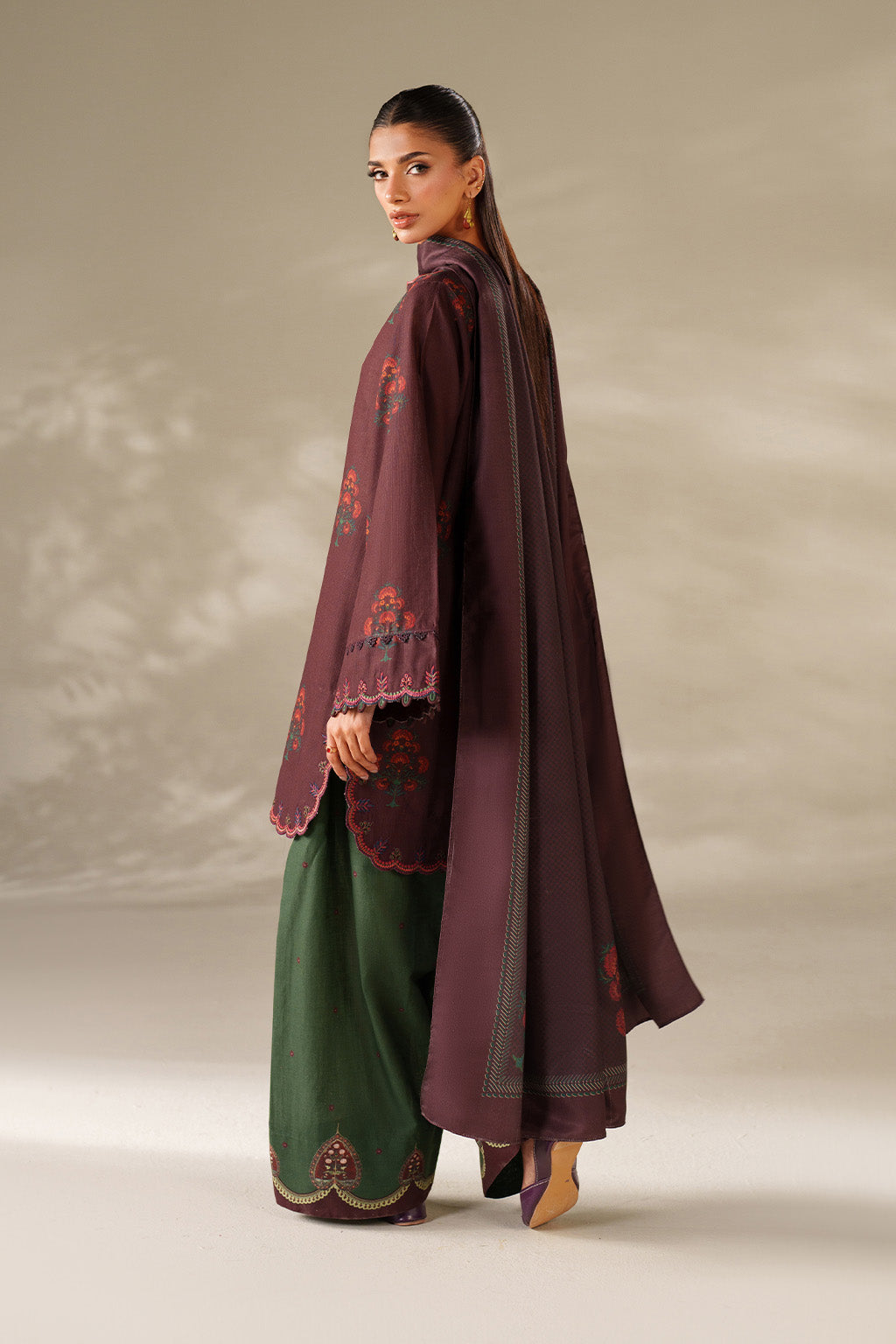 Iznik | Winter Chapter 25 | UE-562 Printed Khaddar by Iznik - Designer Dress - Type : Ladies Clothes - Available at Saira Sultan - 100% Original 