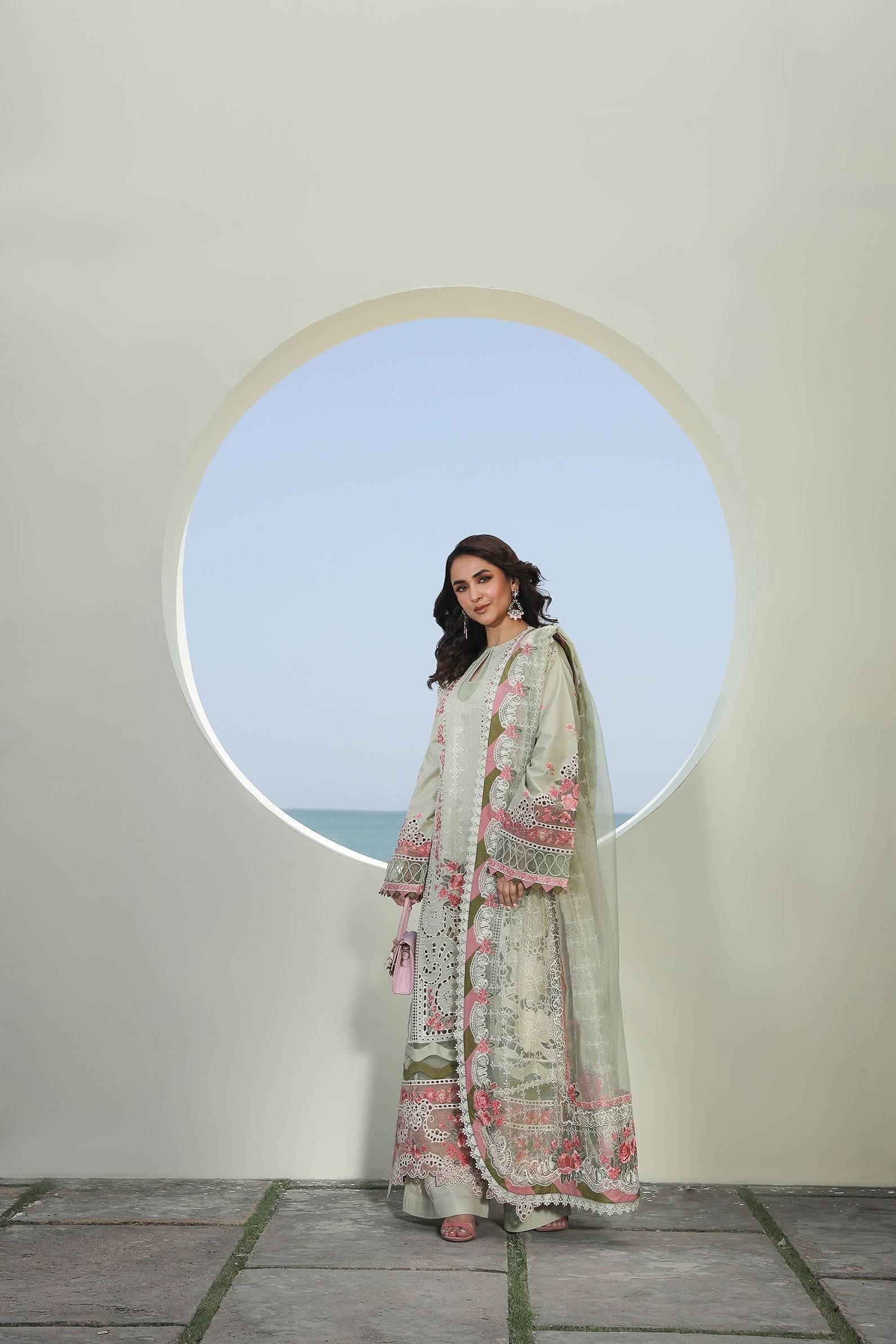 Maryam Hussain | Luxury Lawn 24 | HAVANA - Pakistani Designer Dress - by Maryam Hussain | Type: Luxury - 100% Original at Saira Sultan