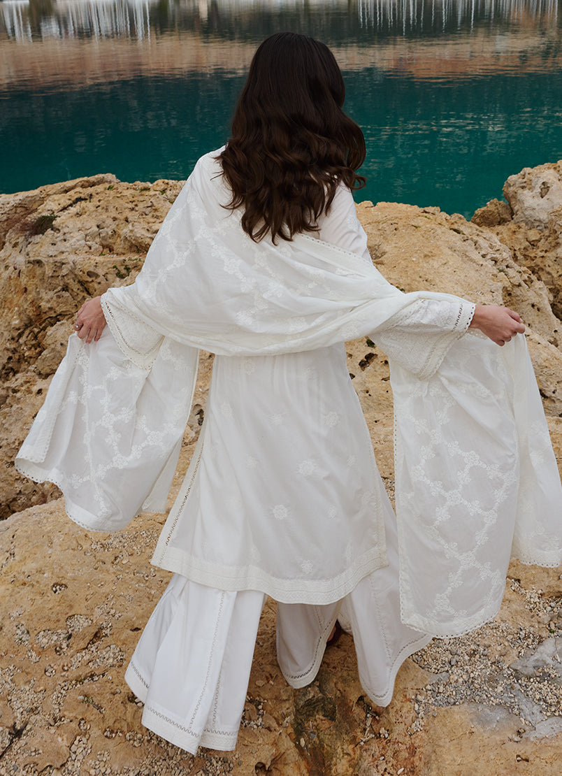 Image | Lawnkari 25 | Nour S White Cotton Lawn