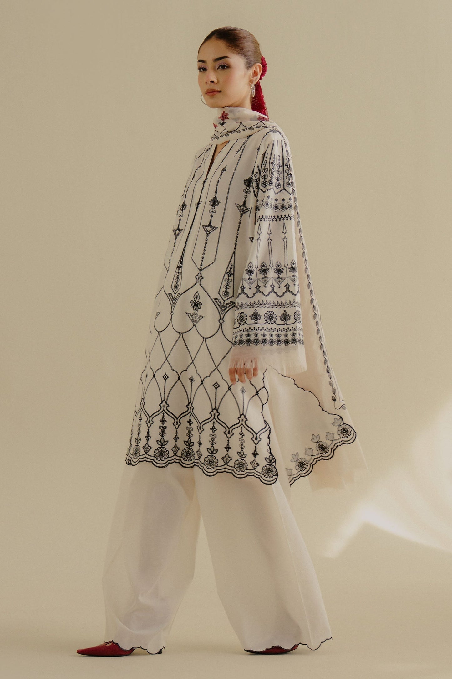 Zara Shahjahan | Coco Lawn 25 | Iris-2B S Ivory Lawn
