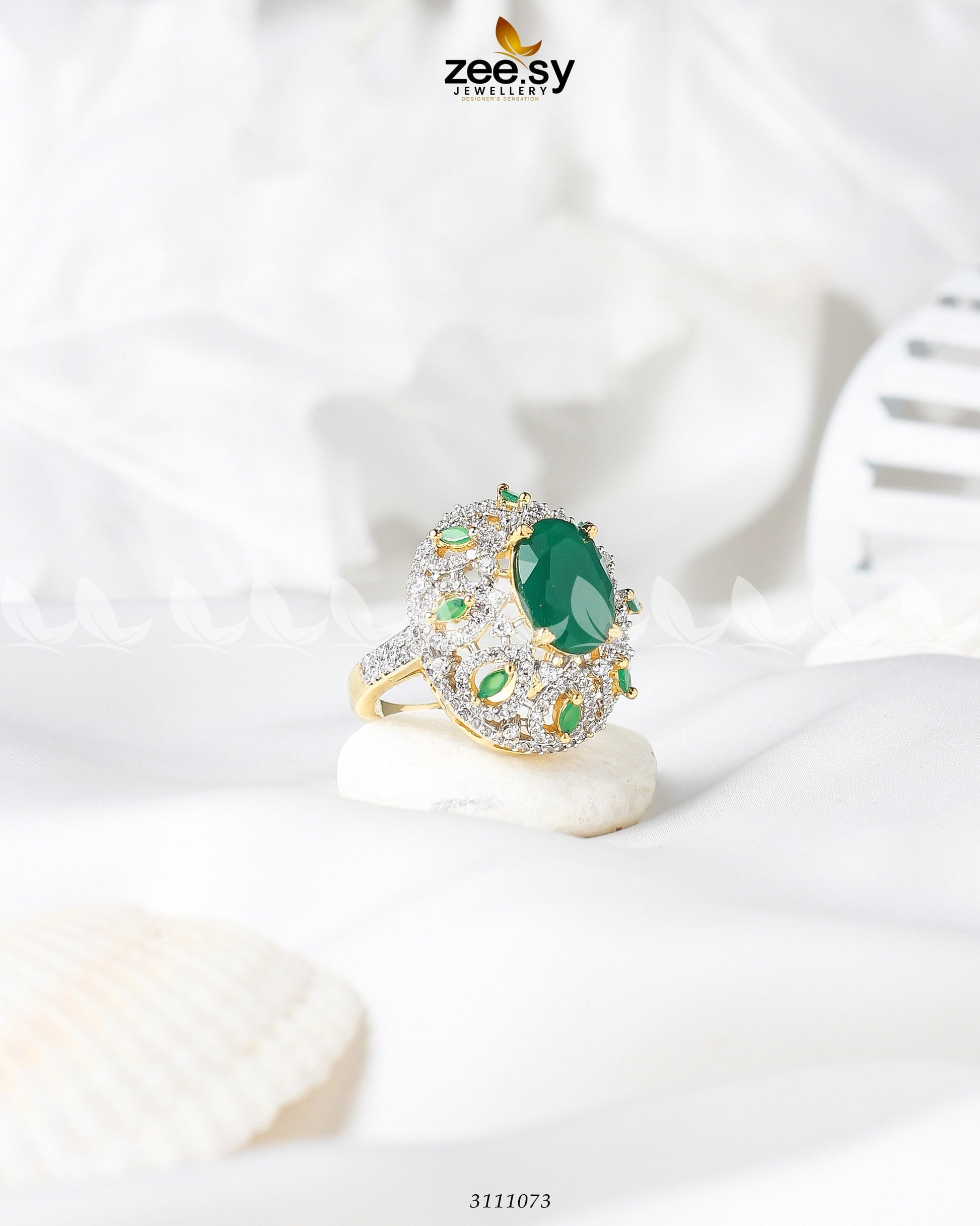 Kohinoor Ring Golden Emerald Green