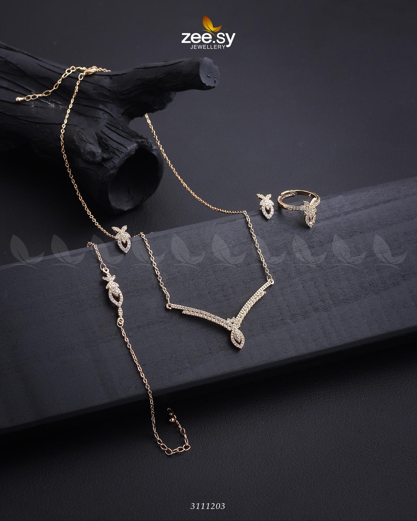 Siskin Pendant Gold