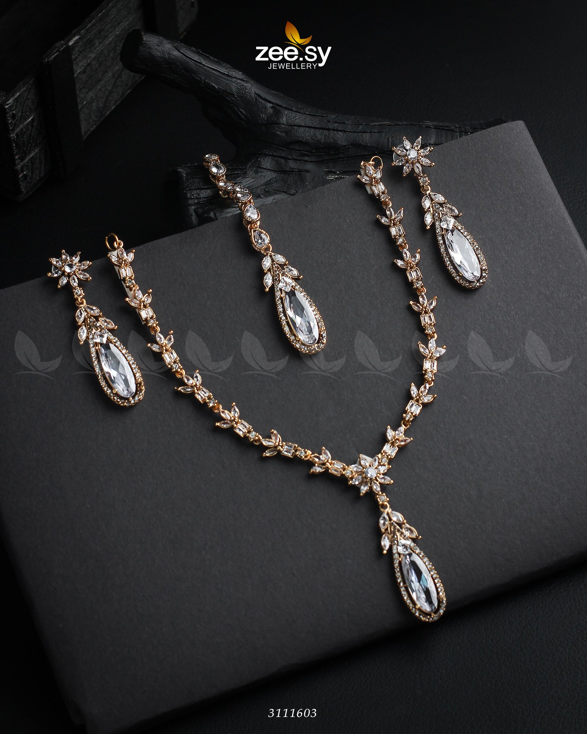 Saba Qamar Necklace Sets Golden White