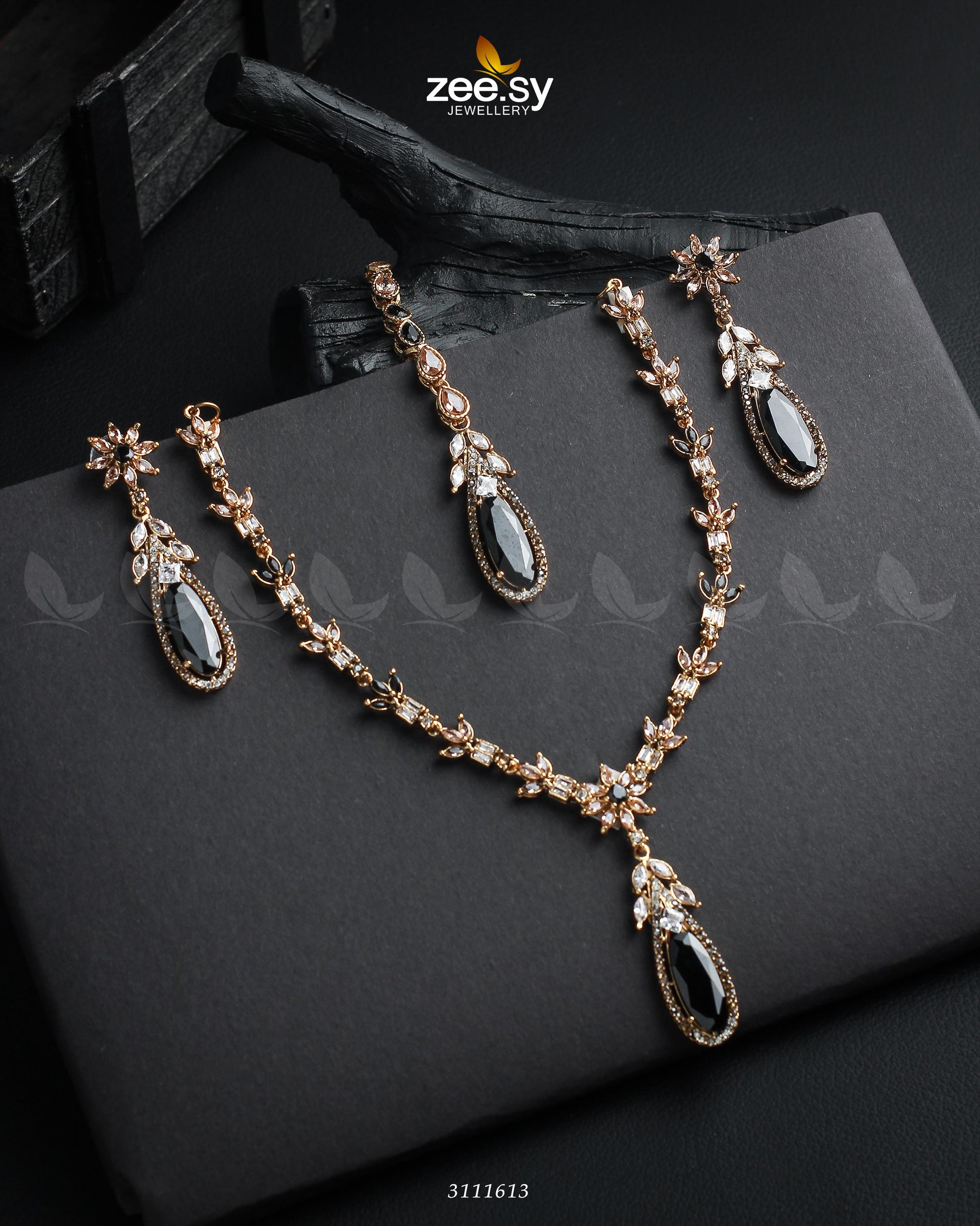 Saba Qamar Necklace Sets Golden Black