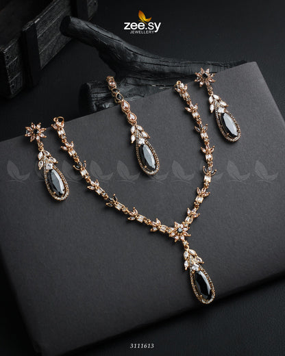Saba Qamar Necklace Sets Golden Black