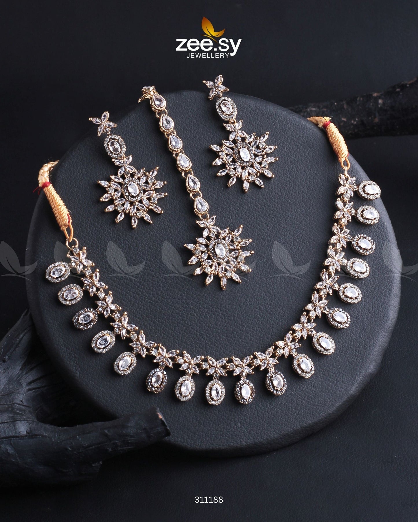Solara Necklace Set Golden white
