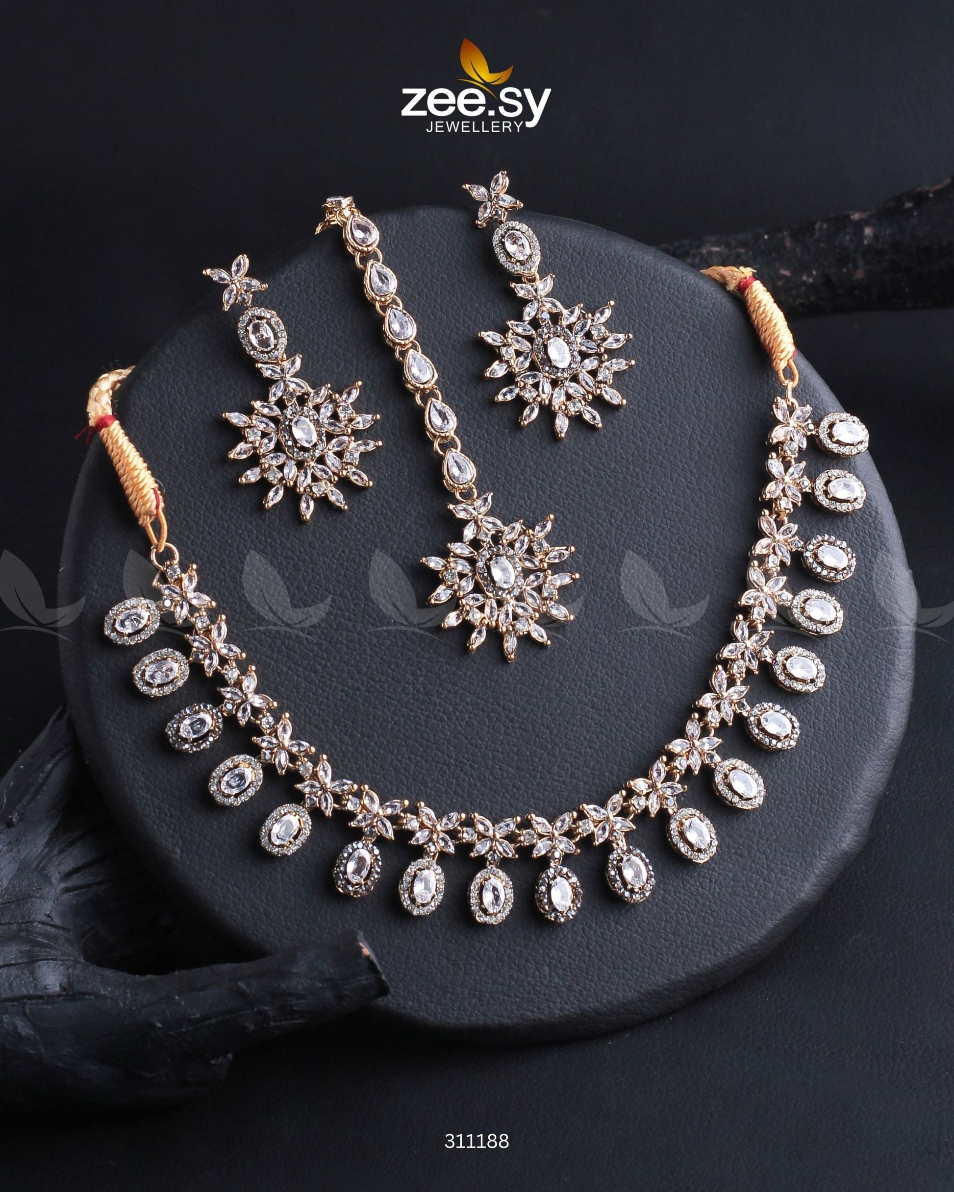 Solara Necklace Set Golden white